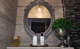 Cape Town, Sea Point, Beautiful 2 Bedroom Apartment @Tucked Away
