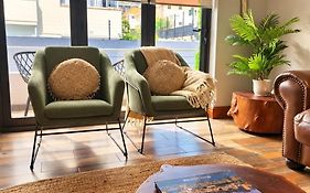 Cape Town, Sea Point, Beautiful 2 Bedroom Apartment @Tucked Away